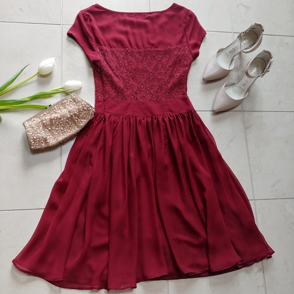 👗 Red Cap Sleeve Lace Chiffon Fit & Flare Dress - Picture 2 of 4